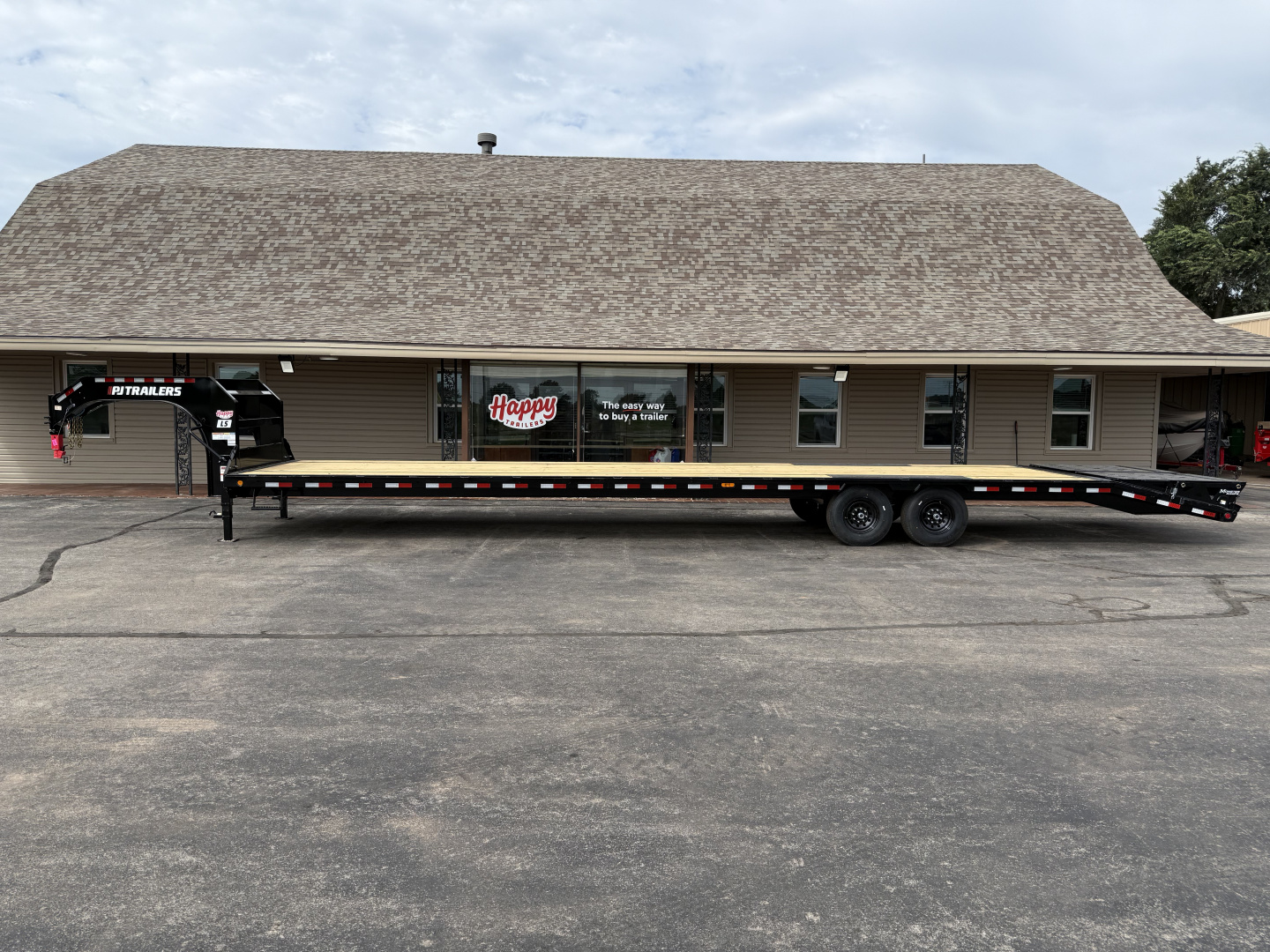 New 2026 PJ 102"x40' GN Low-Pro Flatbed w/ Singles - LS