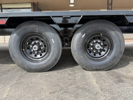 New 2026 PJ 102"x40' GN Low-Pro Flatbed w/ Singles - LS