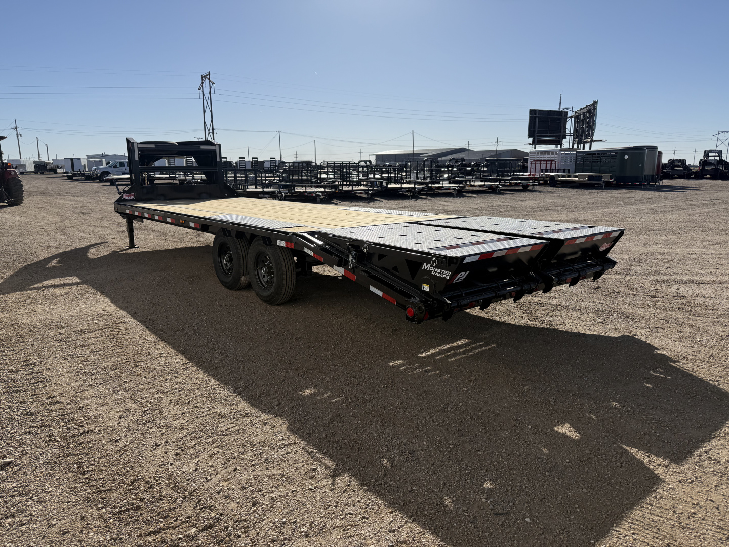 New 2026 PJ 102”x25’ Quest Gooseneck Flatbed w/ Singles – LQ