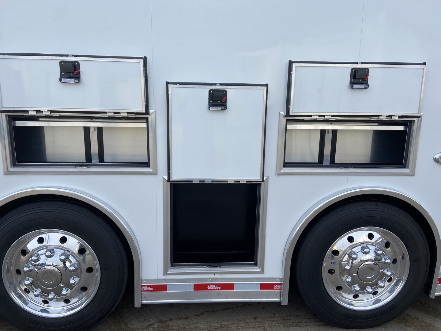 New United 34' 14k Air Ride Stacker