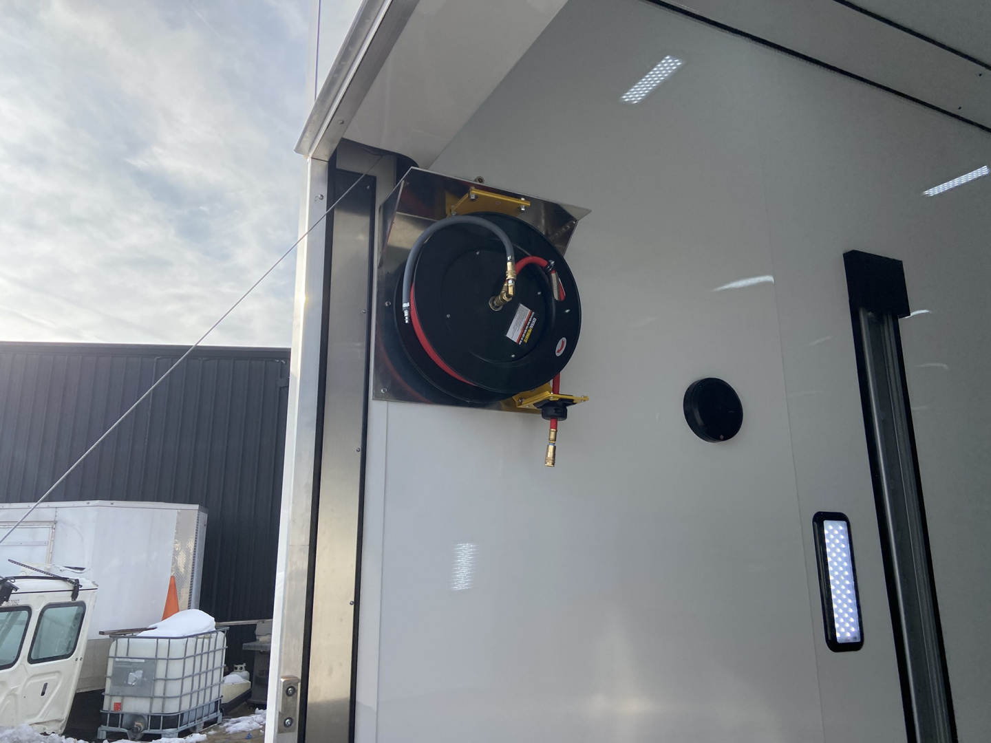 New United 34' 14k Air Ride Stacker