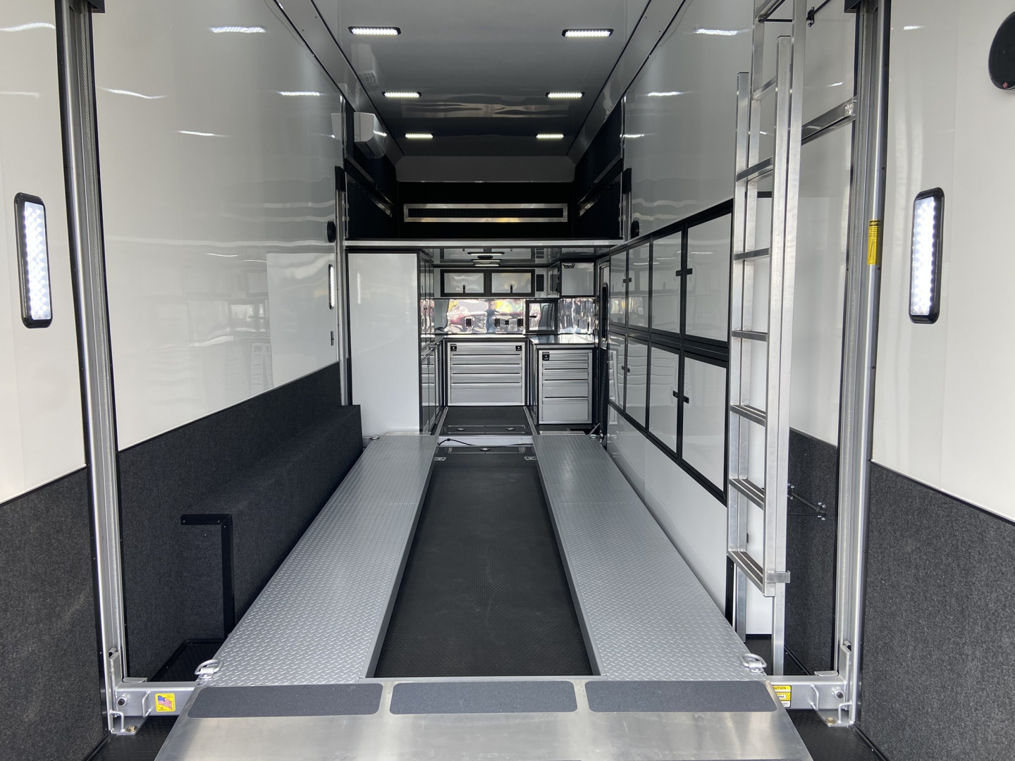 New United 34' 14k Air Ride Stacker