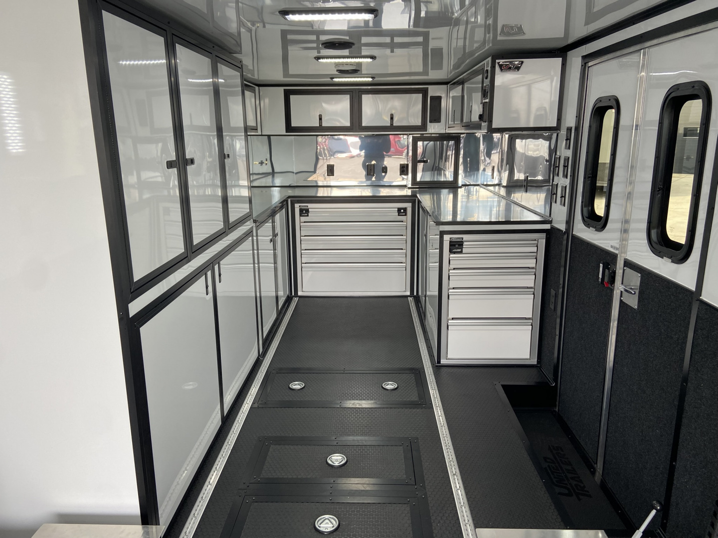 New United 34' 14k Air Ride Stacker