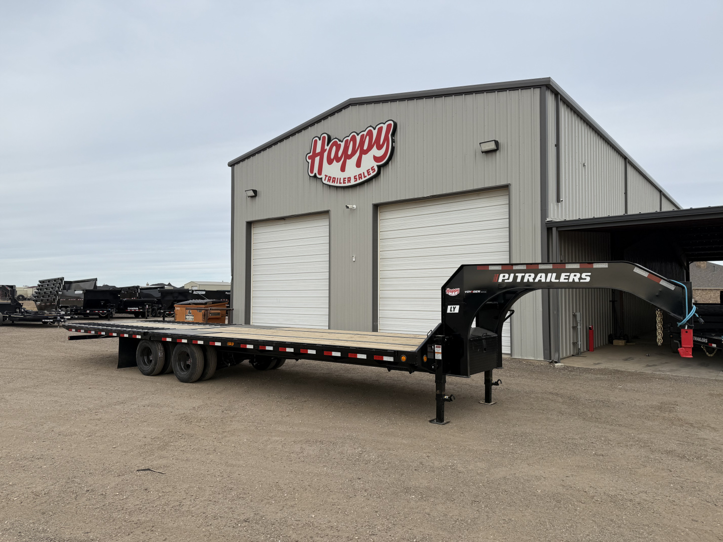 New 2026 PJ 102"x32' GN Low Pro Hydraulic Dovetail w/ Duals - LY