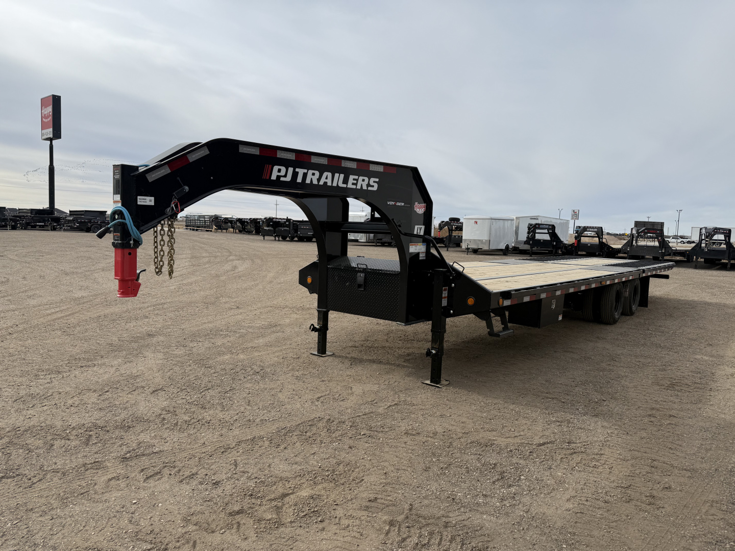 New 2026 PJ 102"x32' GN Low Pro Hydraulic Dovetail w/ Duals - LY