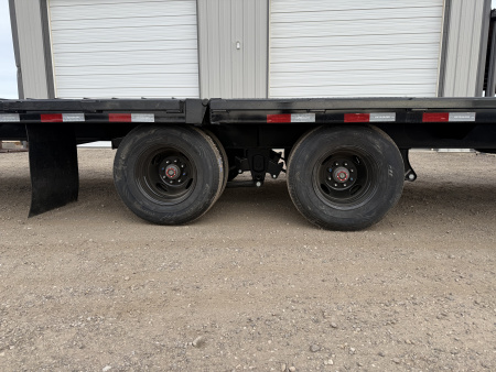 New 2026 PJ 102"x32' GN Low Pro Hydraulic Dovetail w/ Duals - LY