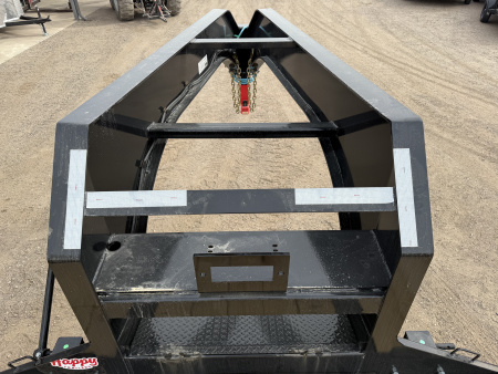 New 2026 PJ 102"x32' GN Low Pro Hydraulic Dovetail w/ Duals - LY