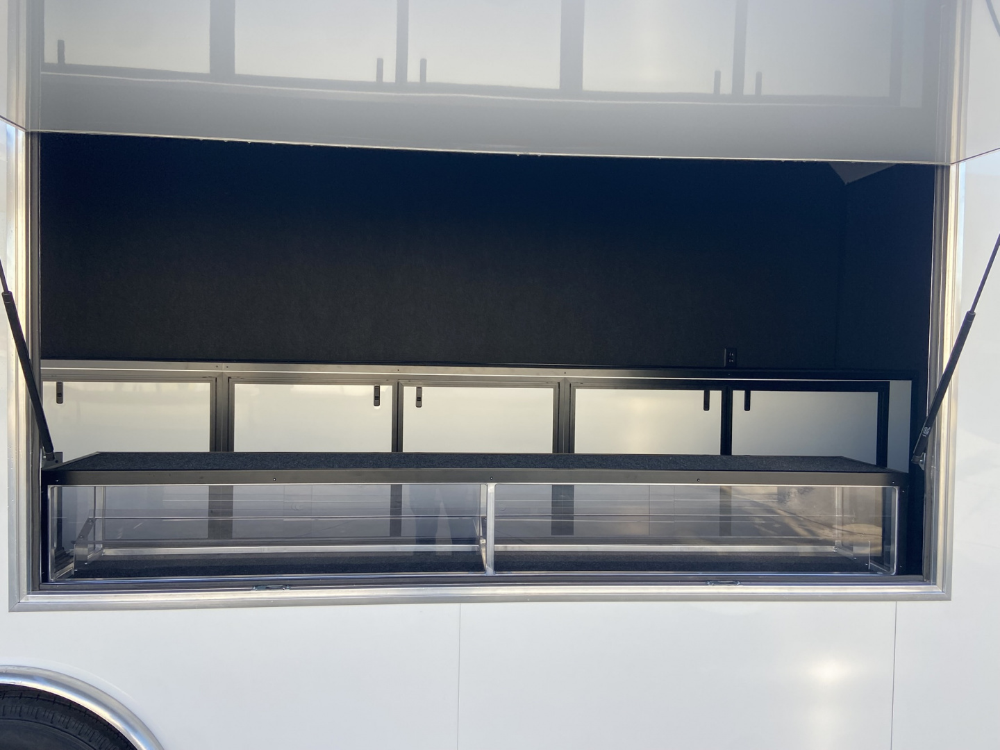 New United Vending Trailed 24'