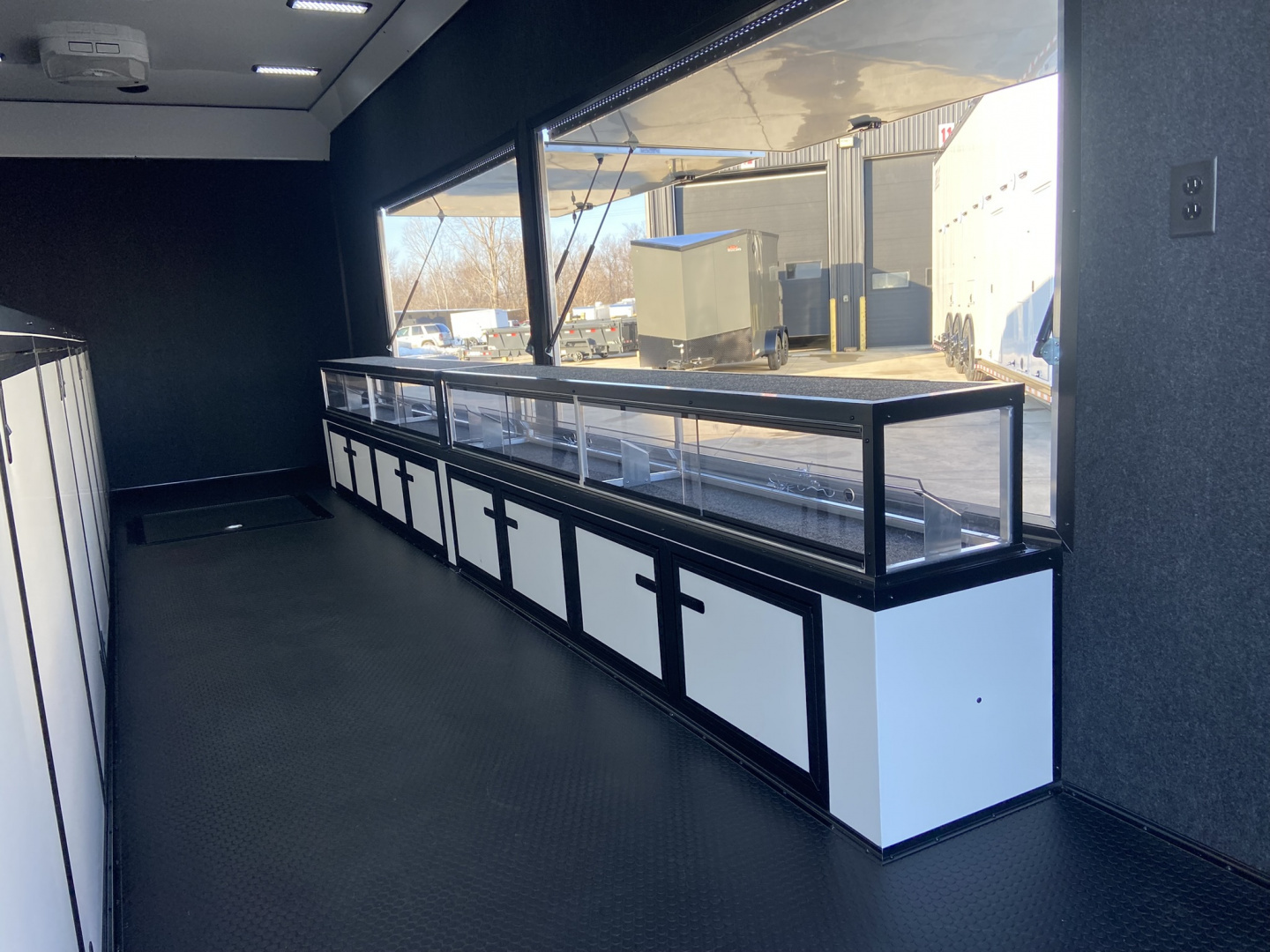 New United Vending Trailed 24'