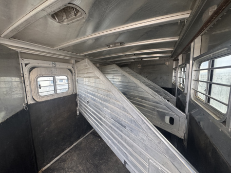 Used 1999 Featherlite 4H GN Horse Trailer