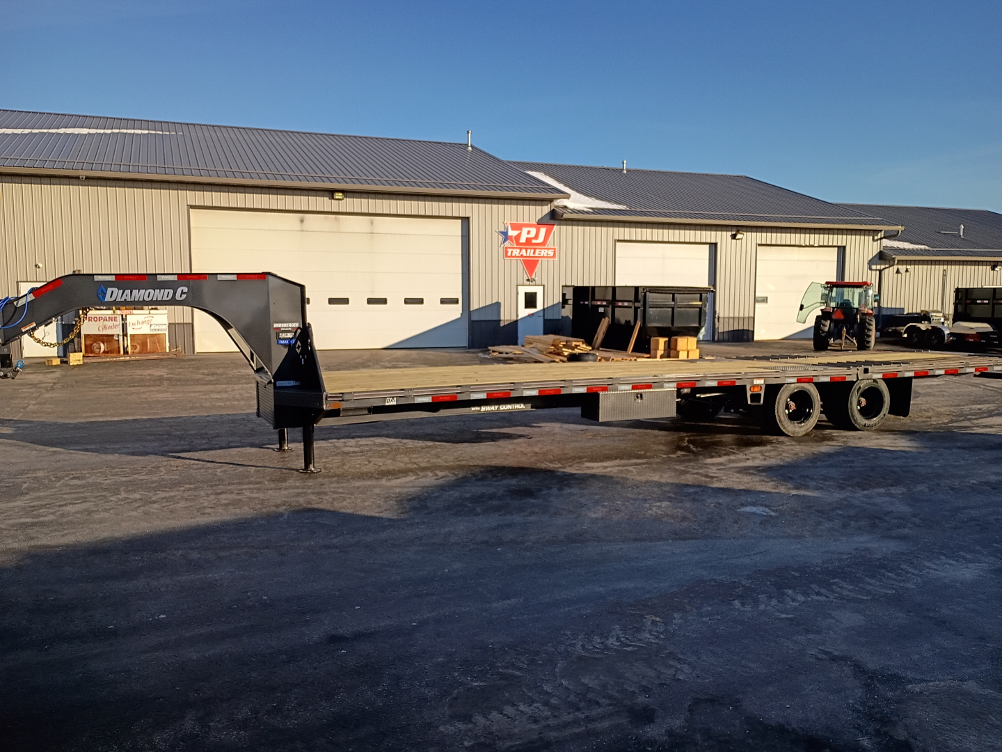 New 2026 Diamond C Trailers FMAX212 HDT 35X102