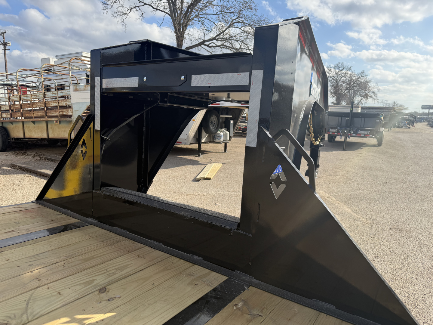 New 2026 Diamond C Trailers FMAX212 102X30 MR Gooseneck Bodies