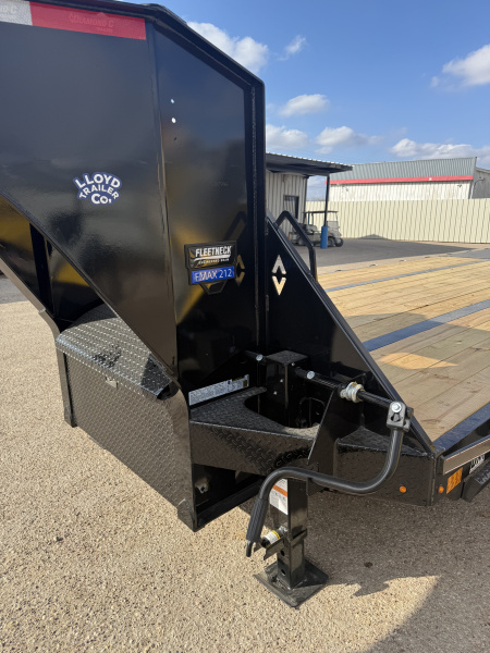 New 2026 Diamond C Trailers FMAX212 102X30 MR Gooseneck Bodies
