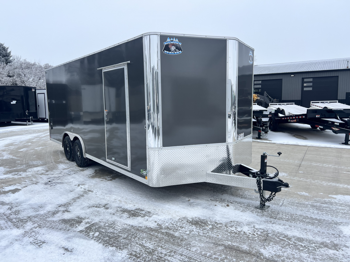 New 2026 Bighorn R&M 8.5x20 +2’ V nose 10K SUPERIOR QUALITY Rear Ramp Enclosed Cargo Trailer Car Hauler Trailer
