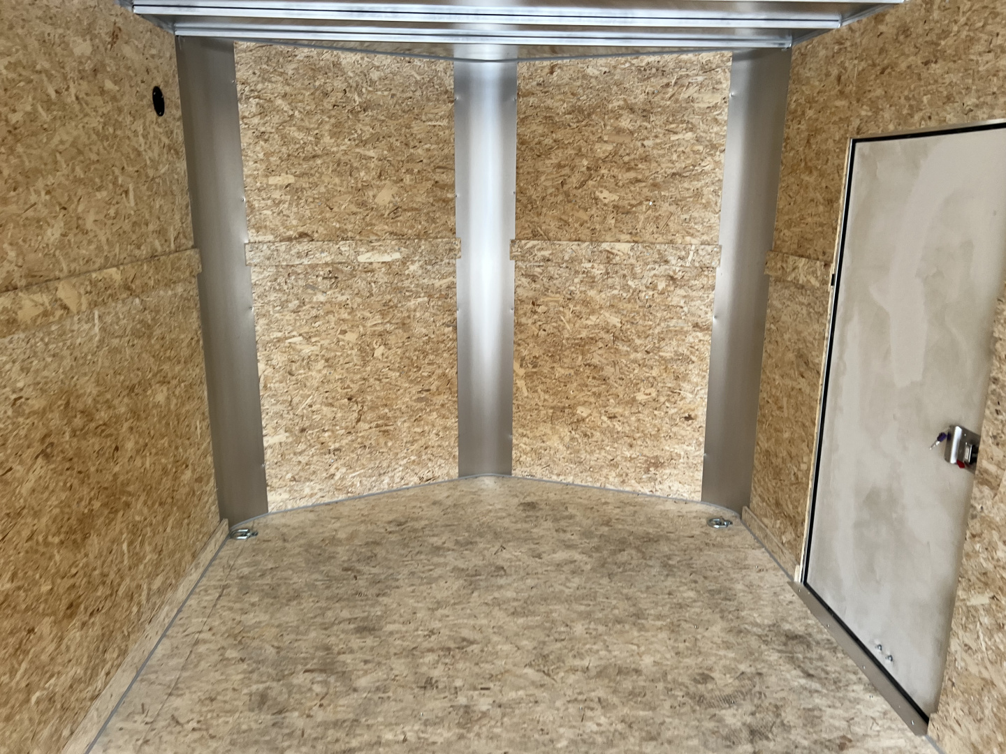 New 2026 Bighorn R&M 8.5x20 +2’ V nose 10K SUPERIOR QUALITY Rear Ramp Enclosed Cargo Trailer Car Hauler Trailer