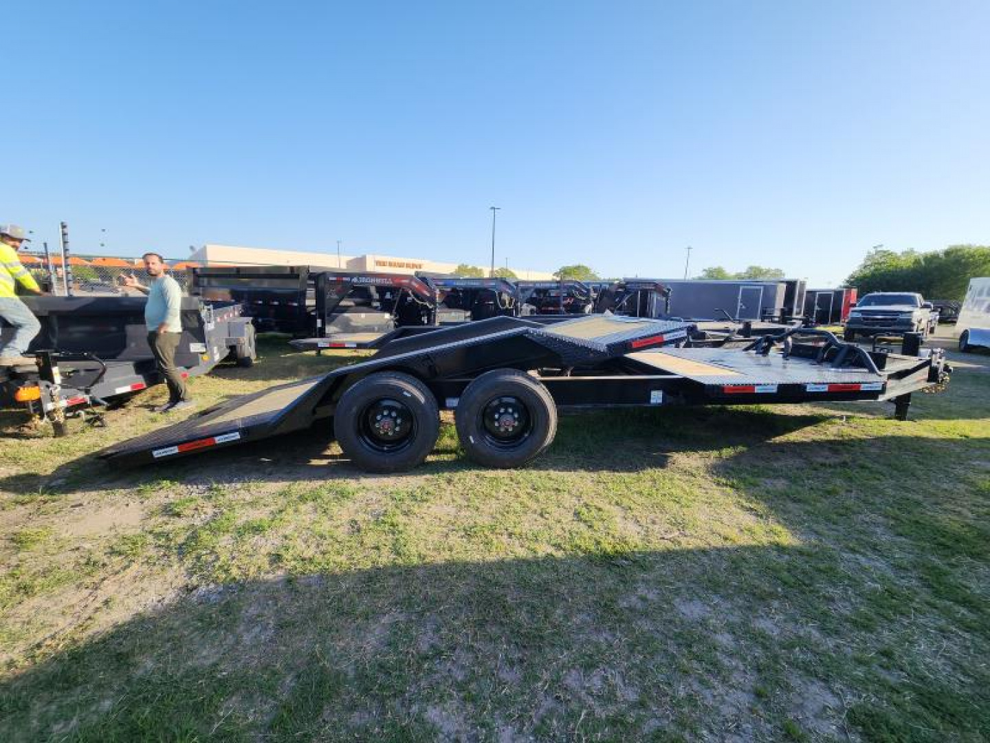 New 2025 Horizon Trailers 22'x102" Drive Over Fenders Tilt Gravity With 21k Gvwr With 10k Axles Super Single Wheel Stationary Deck Tool Box in Deck Pipe Top Front Shield HETBP-22' 10K Equipment Trailer