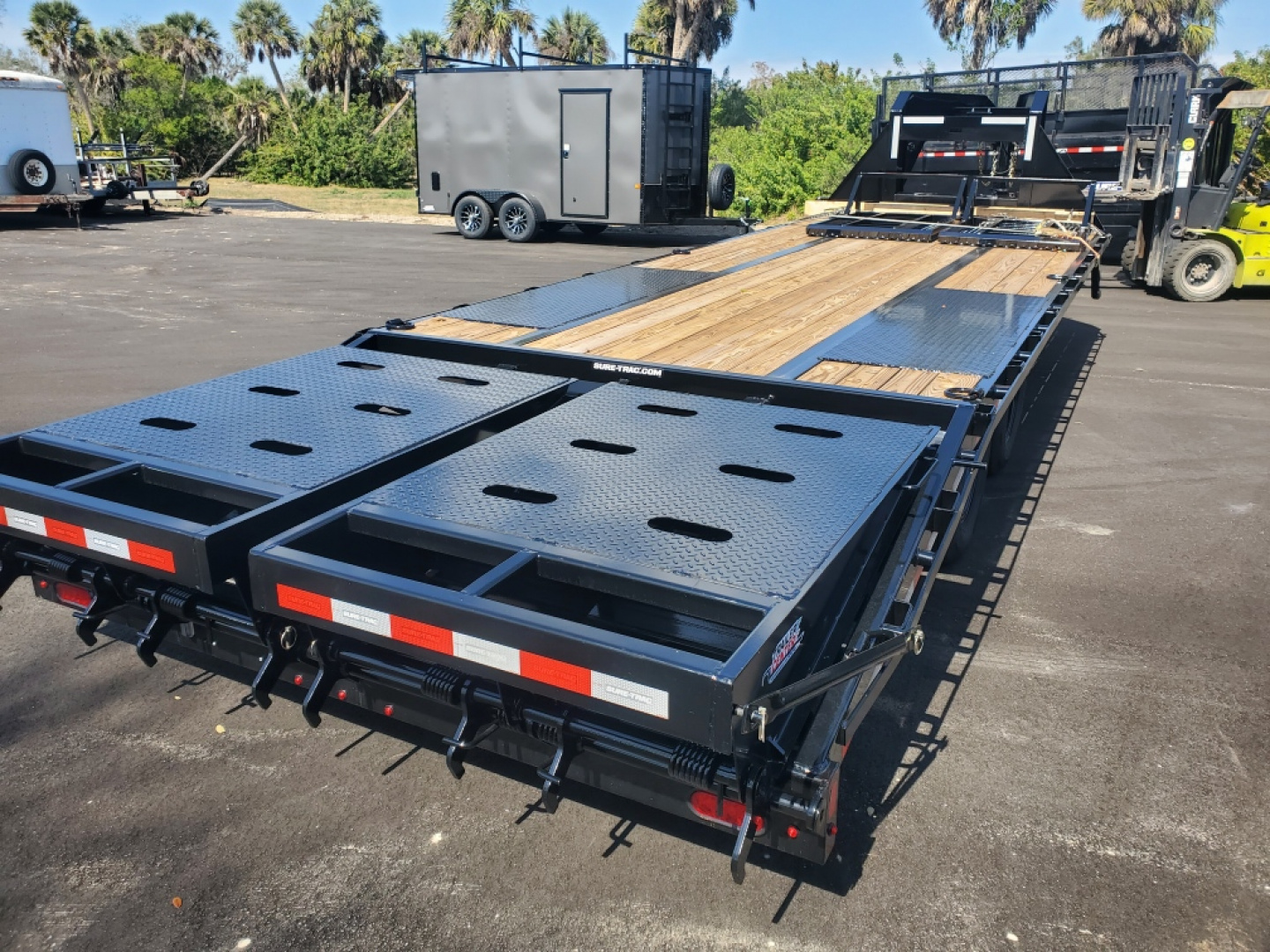 New 2026 Sure-Trac 8.5X20+5 TANDEM AXLE 22500 LB GVWR Deckover Trailer WITH FULL WIDTH RAMPS, DUALLY TIRES, DUAL JACKS