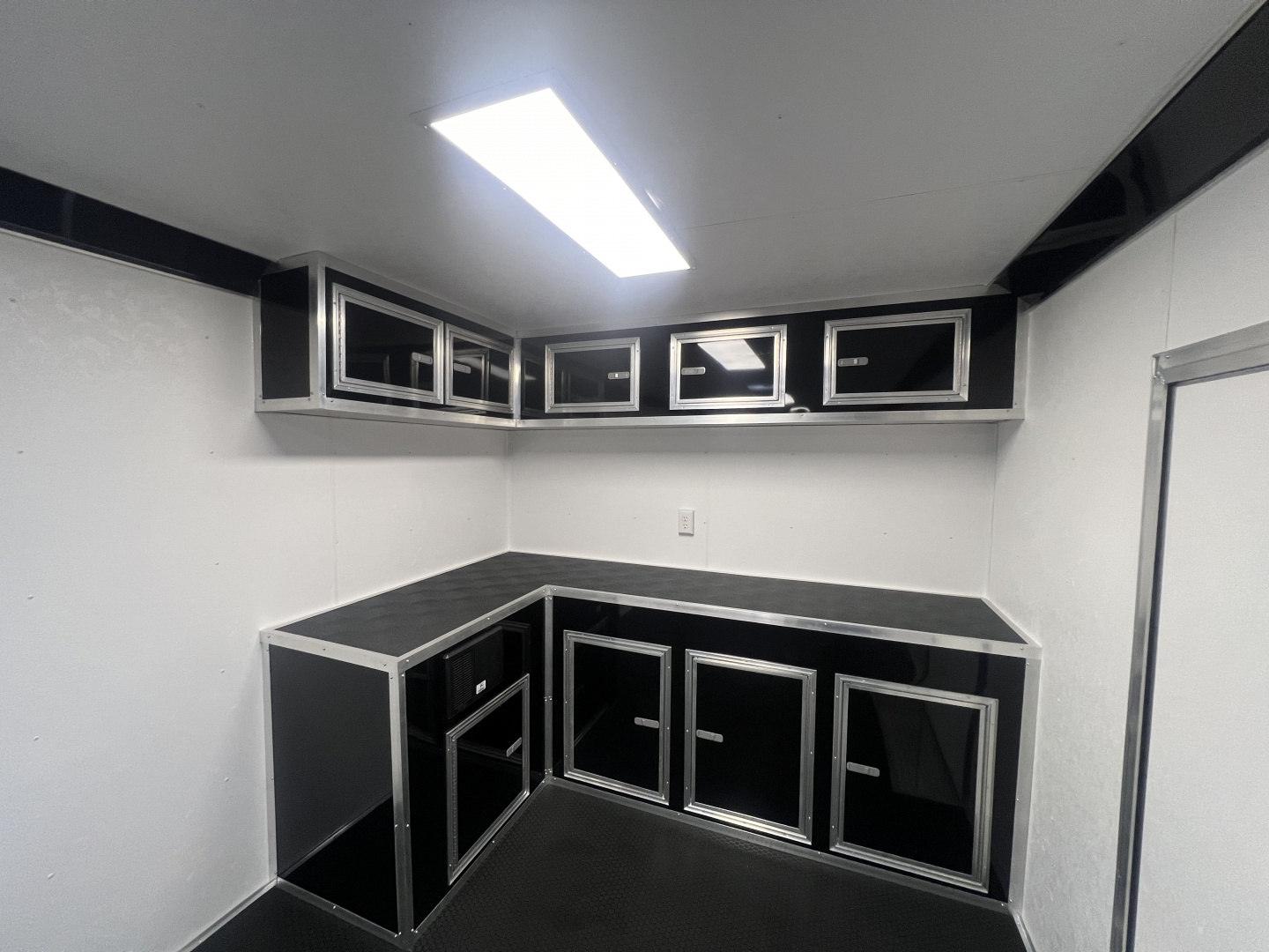 New 2026 Vintage 28’ Tag Race Trailer