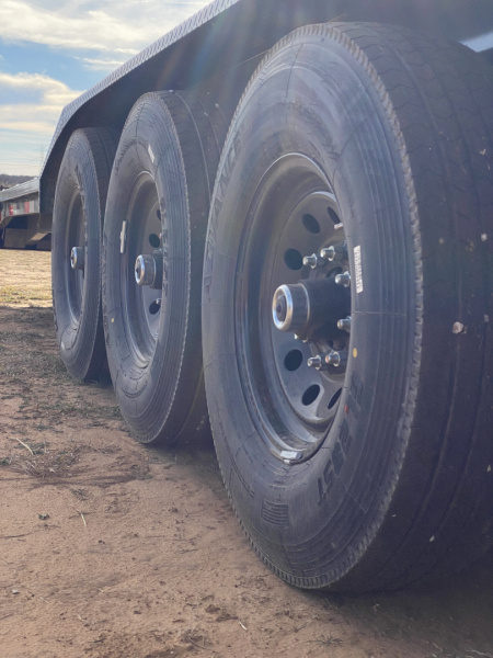 New 2026 Lamar Trailers 102" x 40' Gooseneck Triple Axle 7k Equipment Trailer