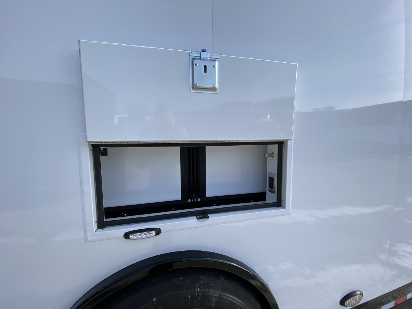 New JDCC 2026 PRI 38' Lift Gate