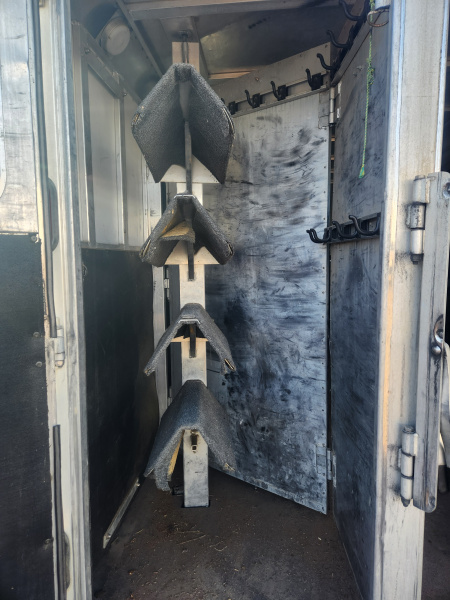 Used 1999 Exiss Sooner Horse Trailer 3H