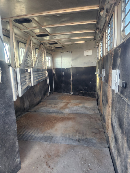 Used 1999 Exiss Sooner Horse Trailer 3H