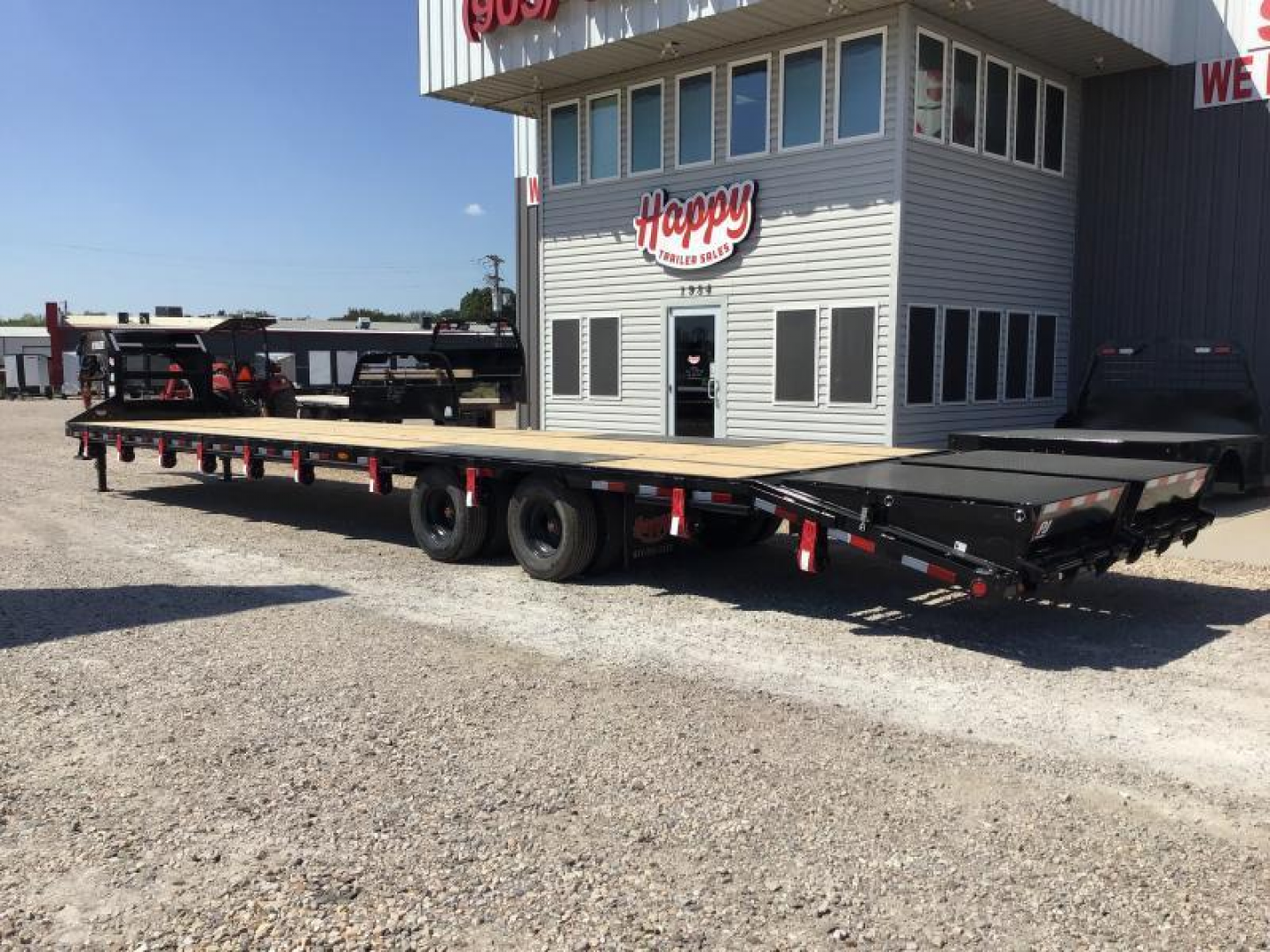 New 2026 PJ 102"x40' GN Low-Pro Air-Ride Flatbed w/ Duals - LD