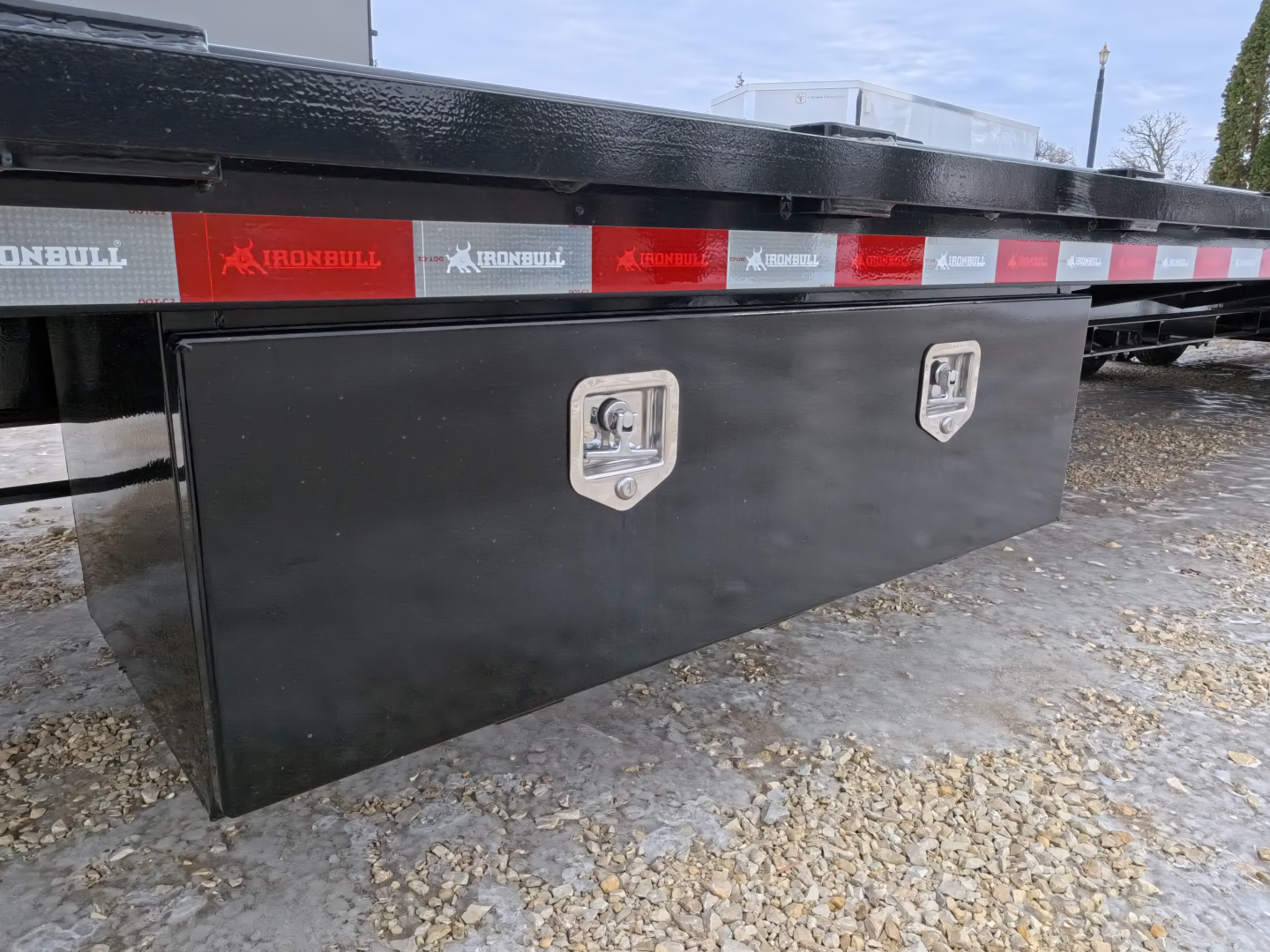 New 2026 Iron Bull Gooseneck Low Pro Deckover 102 x 36 (31 +5) FLG with Rampage Ramps, Matching Spare and 25,900 lb. GVWR