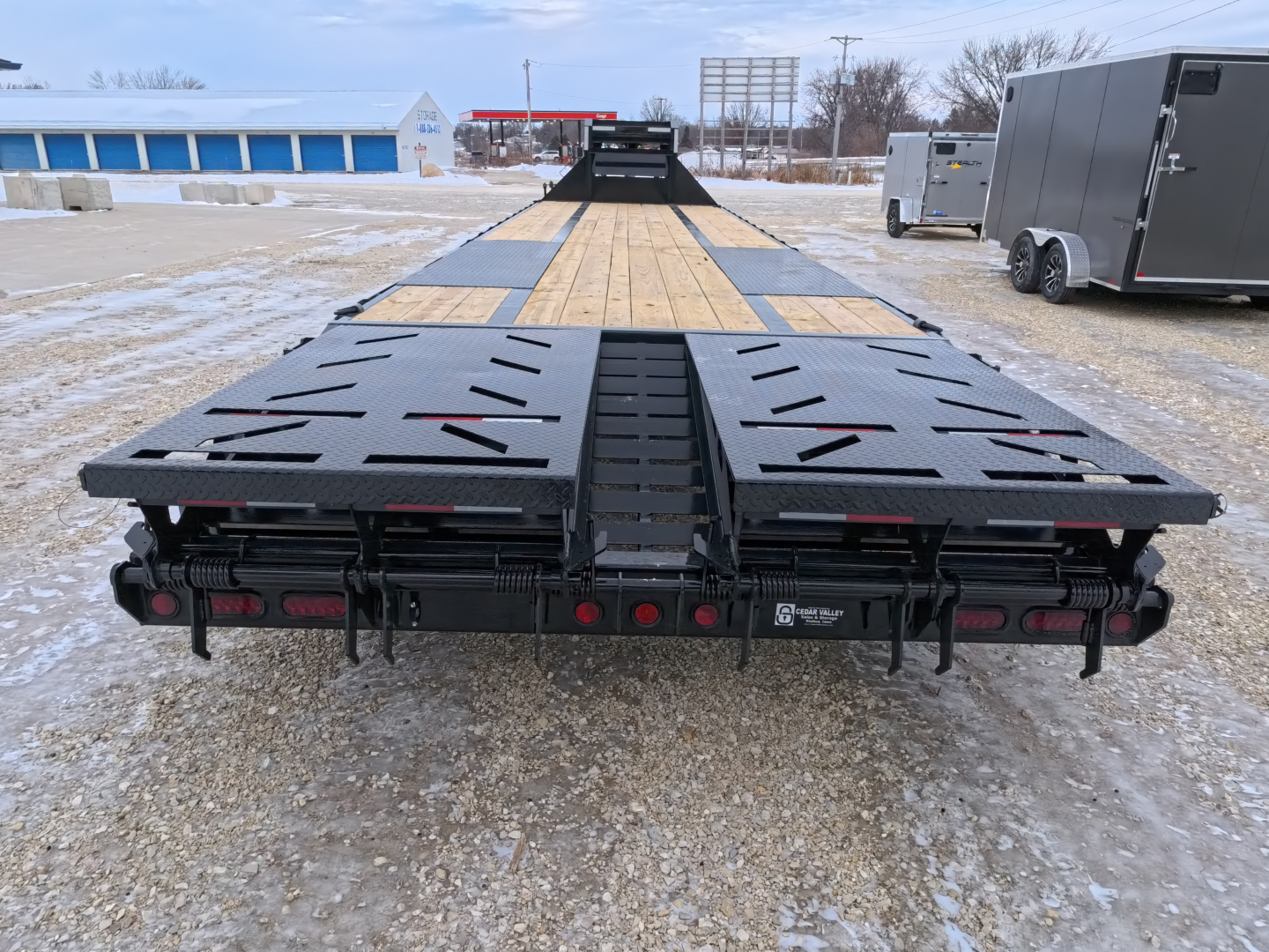 New 2026 Iron Bull Gooseneck Low Pro Deckover 102 x 36 (31 +5) FLG with Rampage Ramps, Matching Spare and 25,900 lb. GVWR