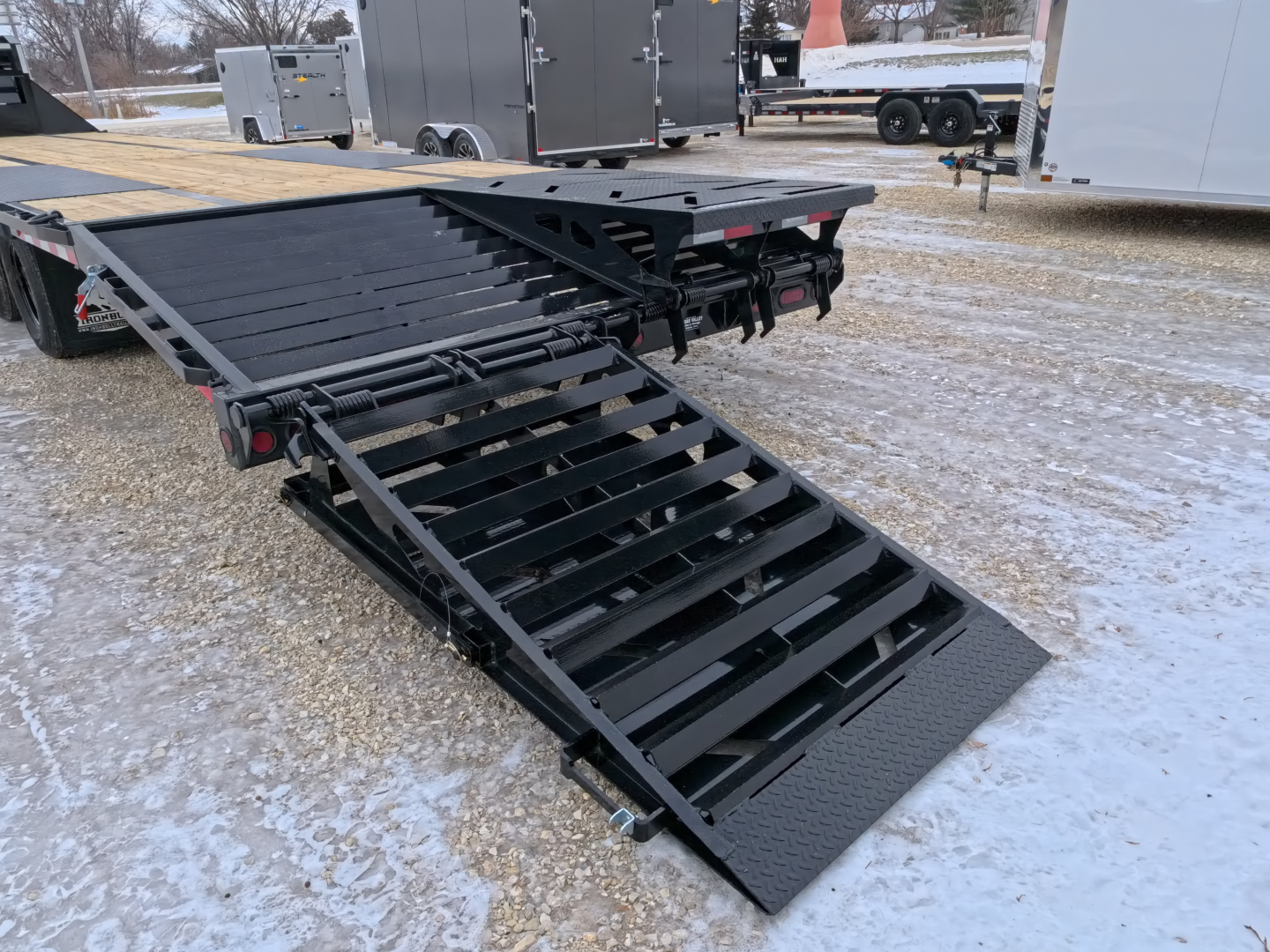 New 2026 Iron Bull Gooseneck Low Pro Deckover 102 x 36 (31 +5) FLG with Rampage Ramps, Matching Spare and 25,900 lb. GVWR