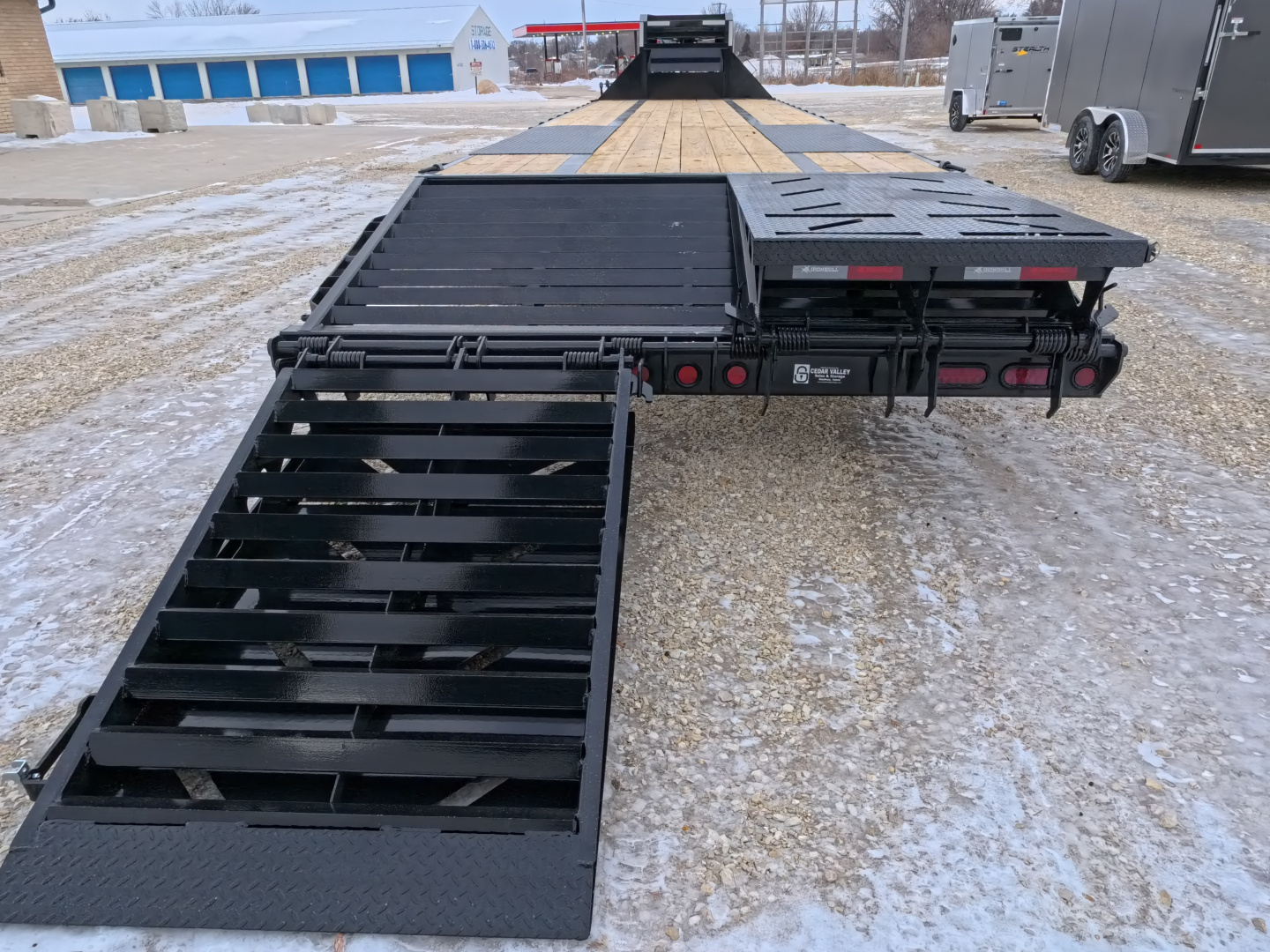 New 2026 Iron Bull Gooseneck Low Pro Deckover 102 x 36 (31 +5) FLG with Rampage Ramps, Matching Spare and 25,900 lb. GVWR