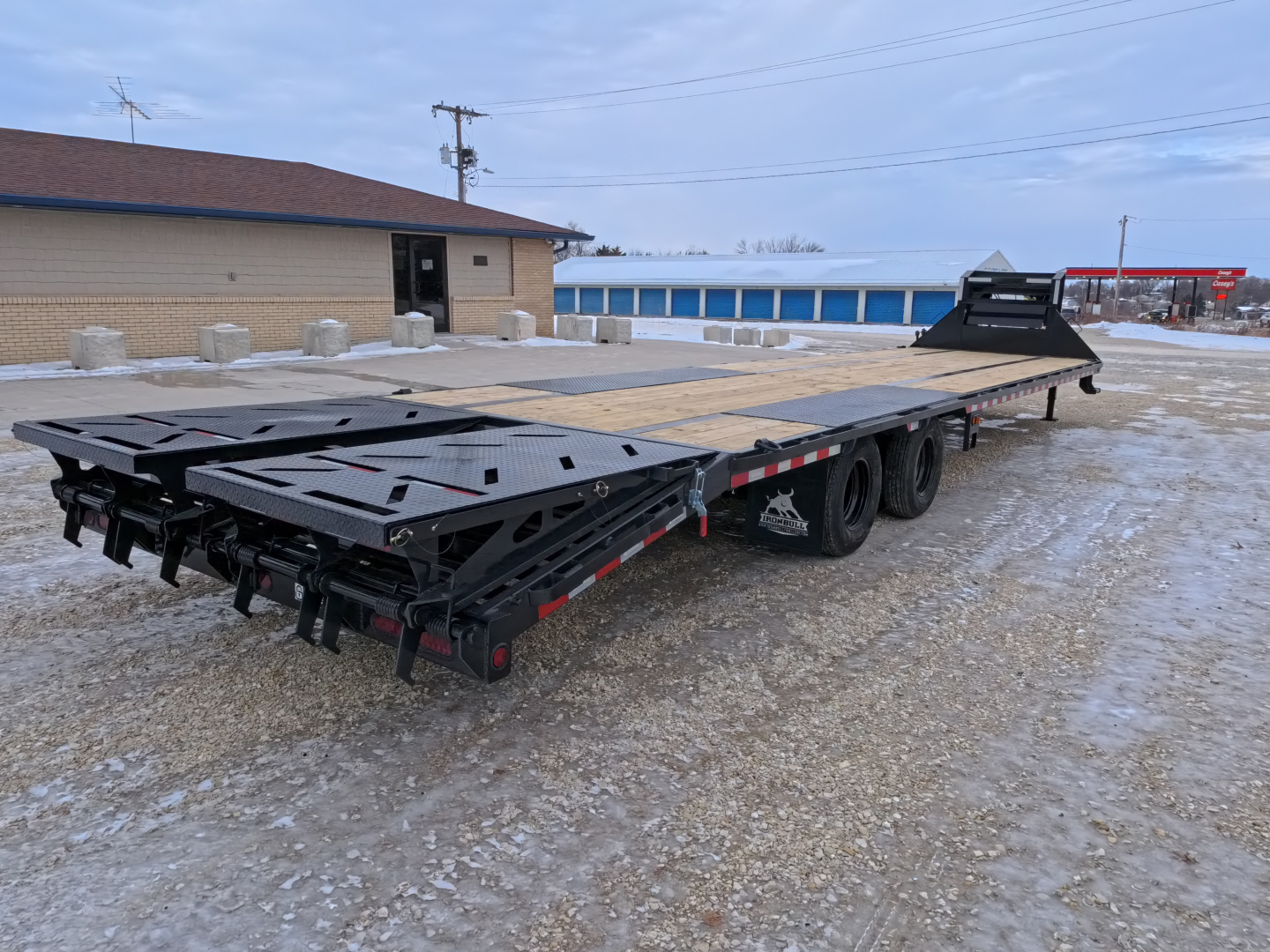 New 2026 Iron Bull Gooseneck Low Pro Deckover 102 x 36 (31 +5) FLG with Rampage Ramps, Matching Spare and 25,900 lb. GVWR