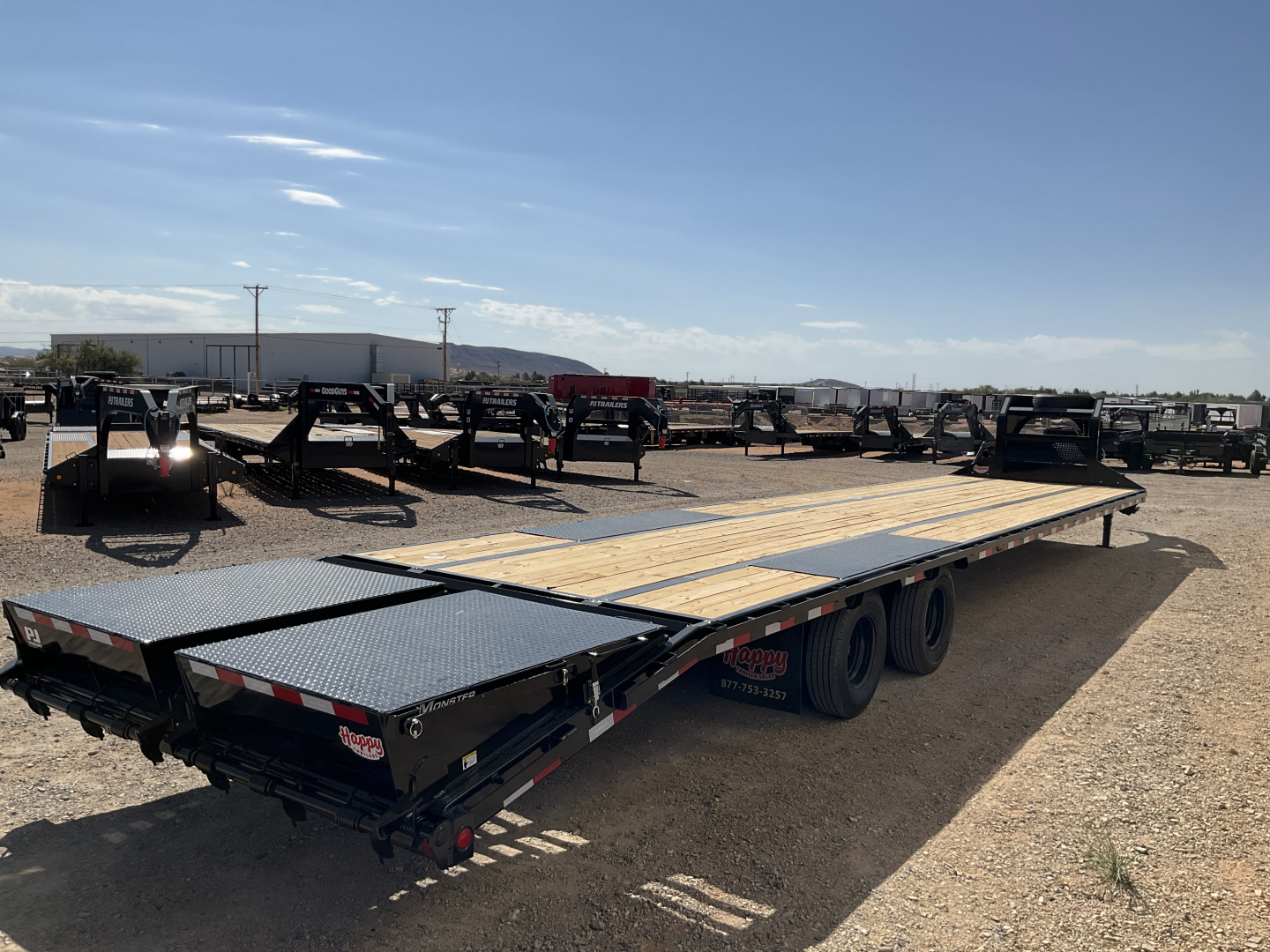 New 2026 PJ 102"x40' GN Low-Pro Flatbed w/ Duals - LD