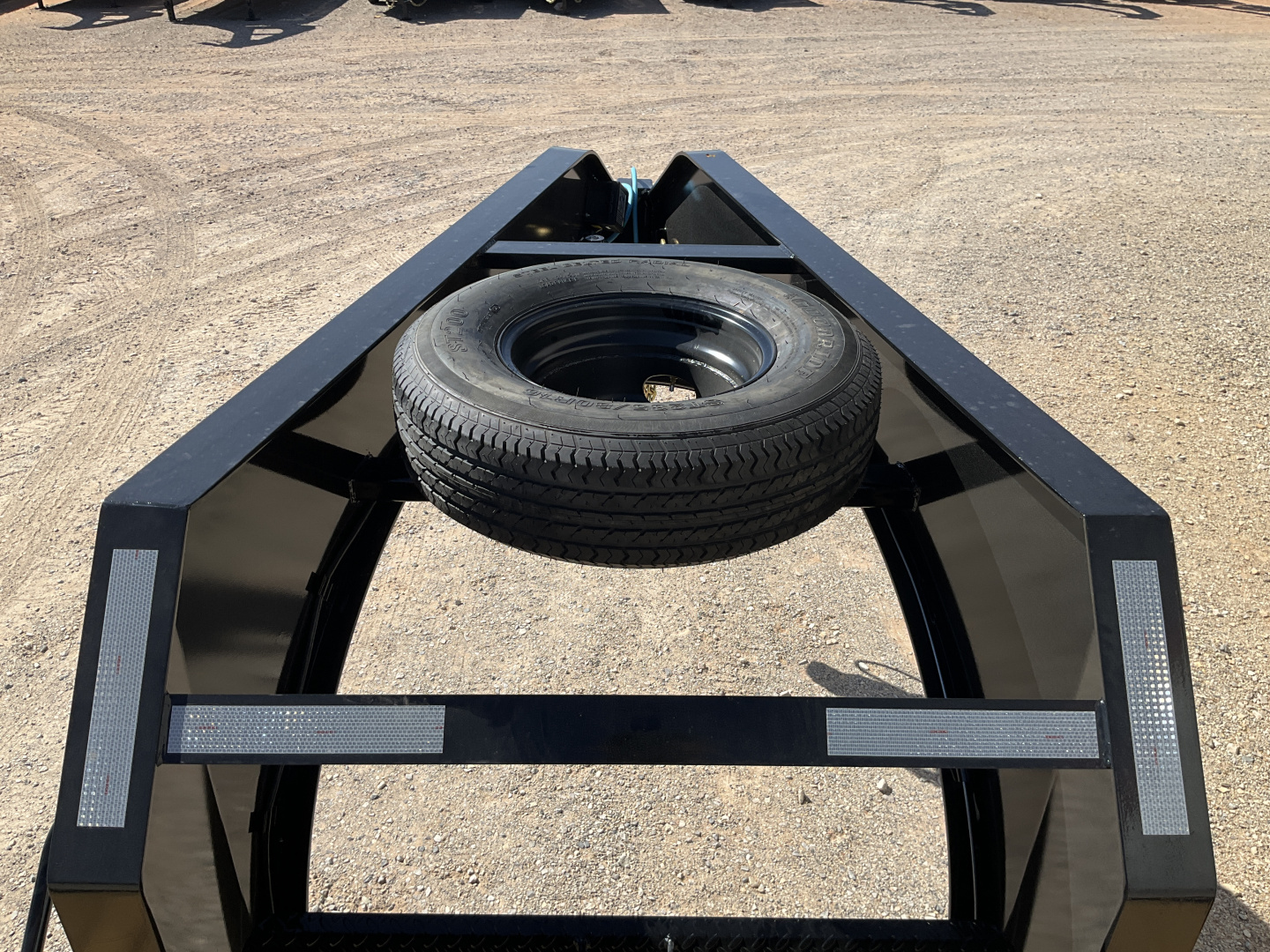 New 2026 PJ 102"x40' GN Low-Pro Flatbed w/ Duals - LD