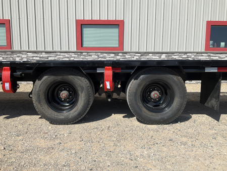 New 2026 PJ 102"x40' GN Low-Pro Flatbed w/ Duals - LD