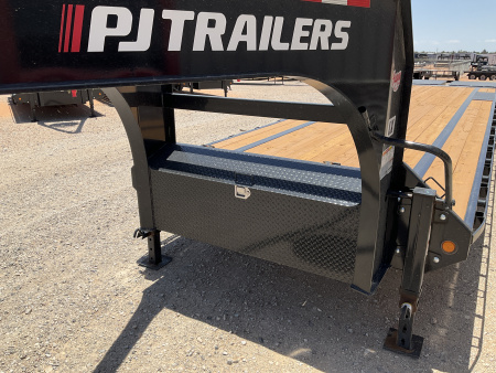 New 2026 PJ 102"x36' GN Low-Pro Flatbed w/ Singles - LX