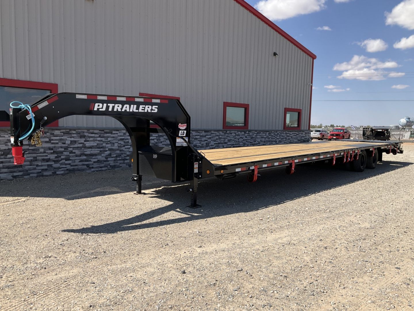 New 2026 PJ 102"x40' GN Low-Pro Flatbed w/ Duals - LD