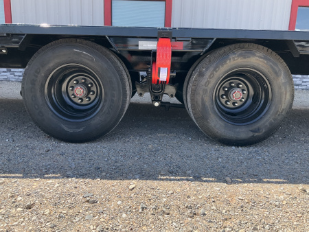 New 2026 PJ 102"x40' GN Low-Pro Flatbed w/ Duals - LD