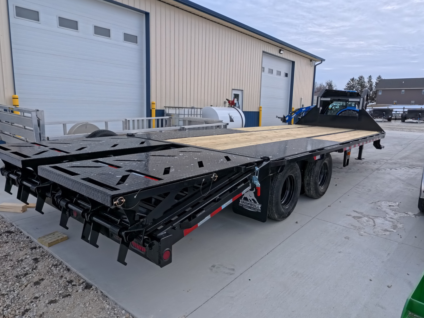 New 2026 Iron Bull 102 x 25 (20 +5) FLG Gooseneck Deckover with 23,900 lb. GVWR, Engineered Neck and Matching Spare