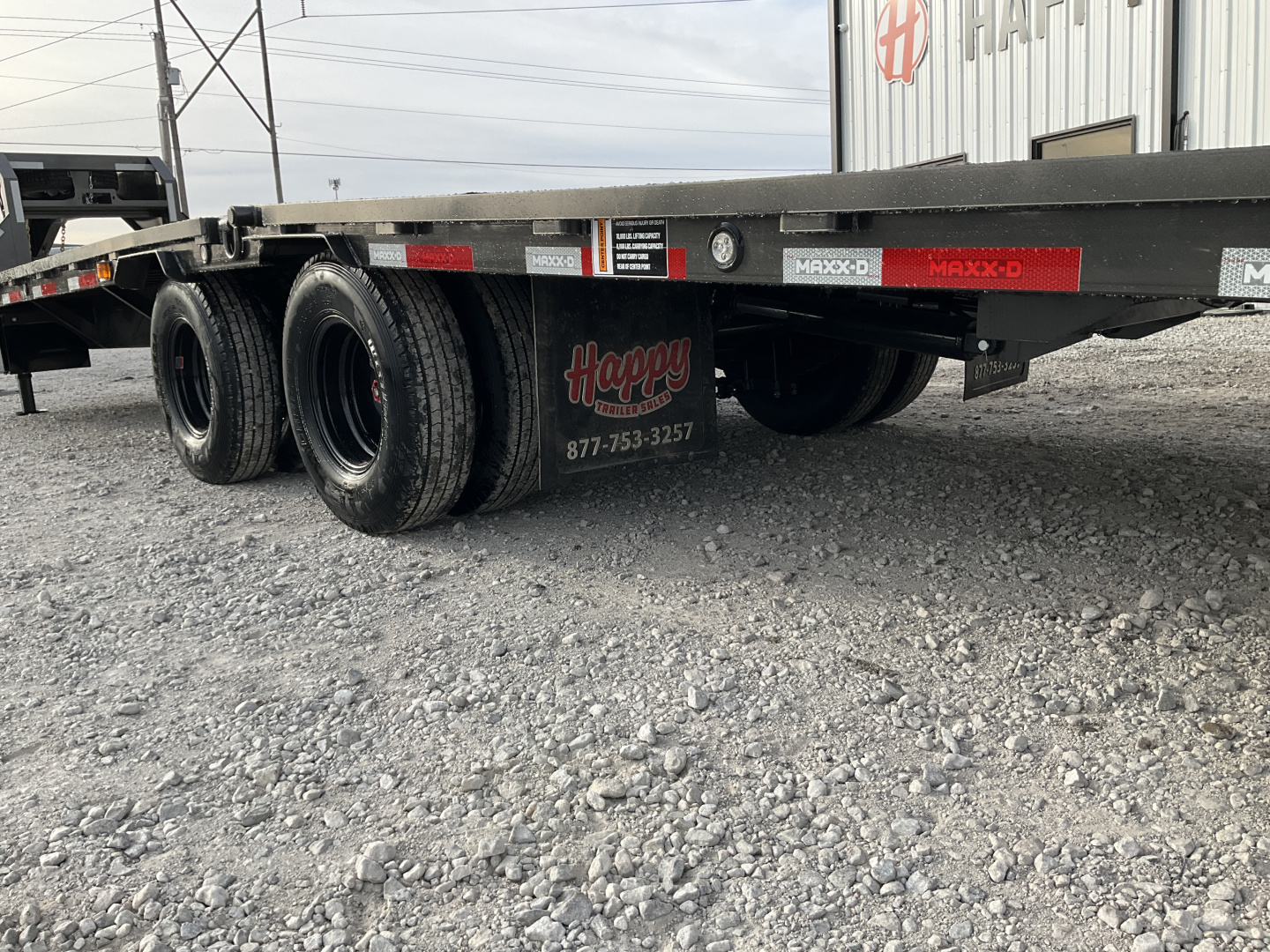 New 2026 MAXX-D 102”x32’ Gooseneck Hydraulic Dovetail Flatbed w/ Duals – YDX