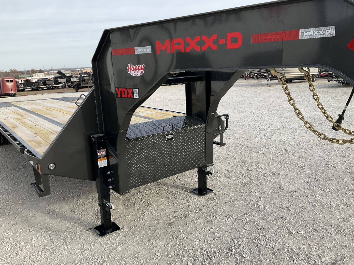 New 2026 MAXX-D 102”x32’ Gooseneck Hydraulic Dovetail Flatbed w/ Duals – YDX