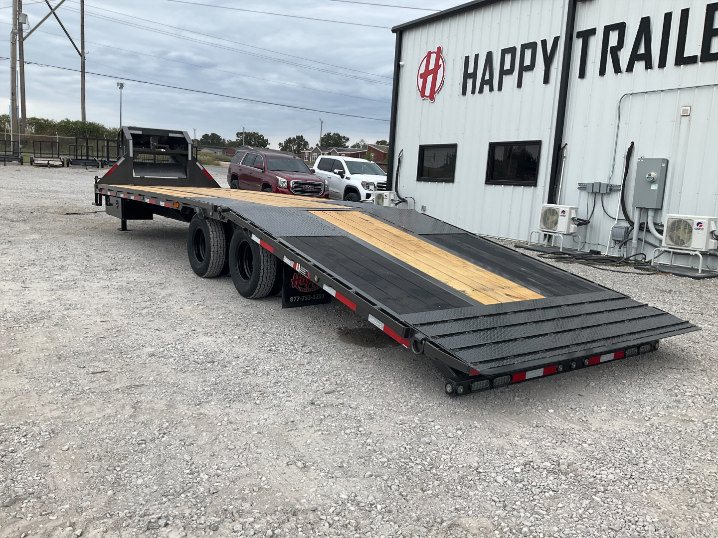 New 2026 MAXX-D 102”x32’ Gooseneck Hydraulic Dovetail Flatbed w/ Duals – YDX