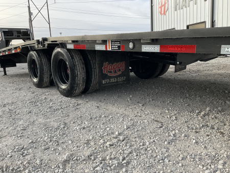 New 2026 MAXX-D 102”x32’ Gooseneck Hydraulic Dovetail Flatbed w/ Duals – YDX