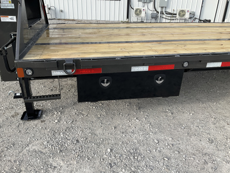 New 2026 MAXX-D 102”x32’ Gooseneck Hydraulic Dovetail Flatbed w/ Duals – YDX