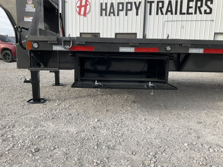 New 2026 MAXX-D 102”x32’ Gooseneck Hydraulic Dovetail Flatbed w/ Duals – YDX