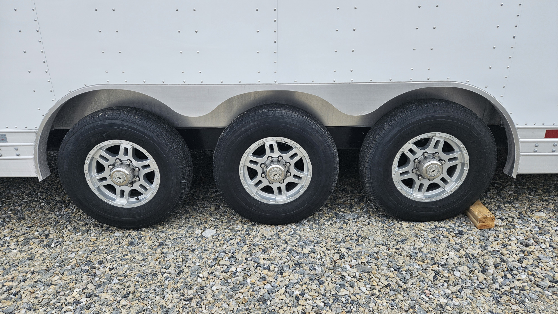 New 2026 Featherlite Trailers GOOSENECK 4941 8.5X40 TRIPLE Car / Racing Trailer