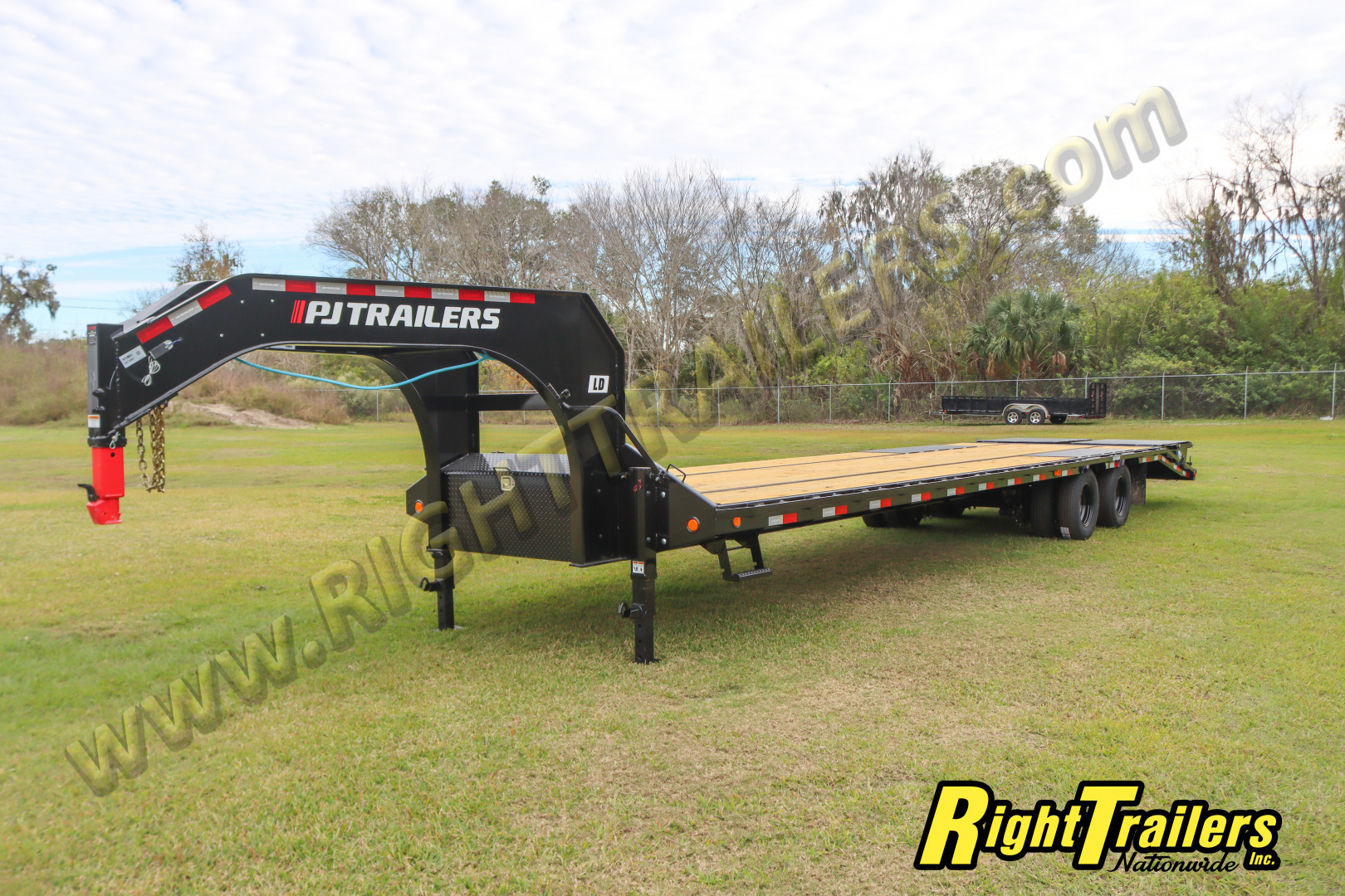 New 2026 8.5X35 PJ GOOGSENECK EQUIPMENT TRAILER