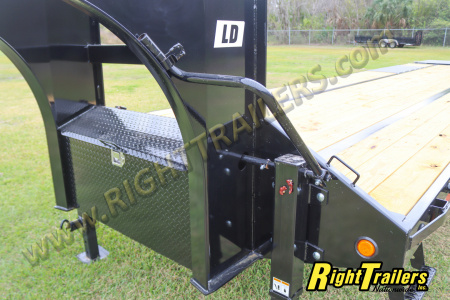 New 2026 8.5X35 PJ GOOGSENECK EQUIPMENT TRAILER