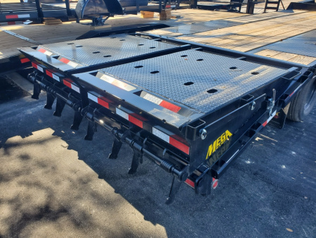 New 2026 Big Tex Trailers 8.5X25(20+5) 22GN DECKOVER WITH DOVETAIL MEGA RAMPS DUALLY TIRE