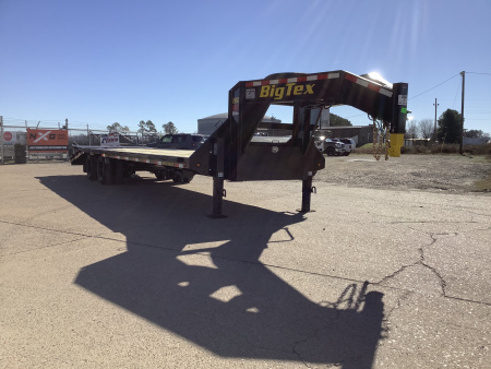 New 2026 Big Tex Trailers 22GN 25+5 (23.9K) Gooseneck Equipment Trailer